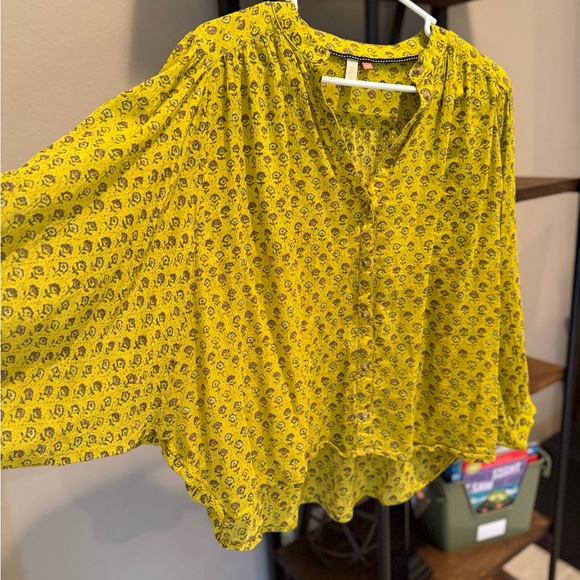 Greenish Yellow Pilcro Floral Women's Top - Picture 2 of 6